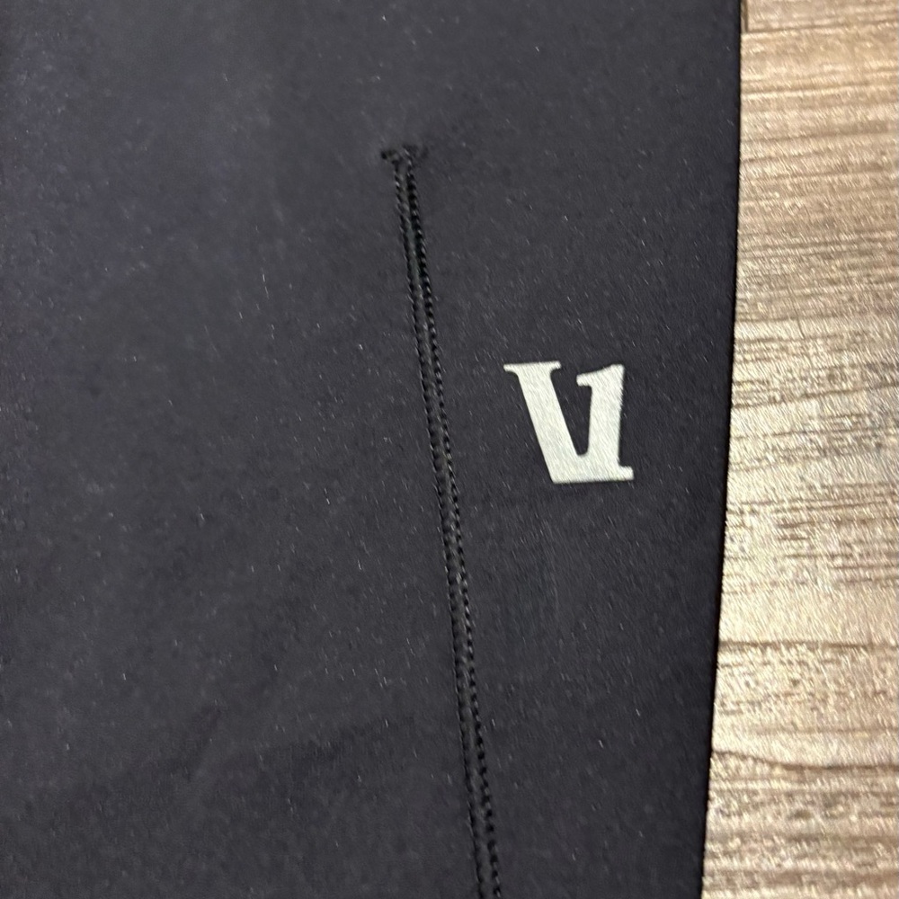 Vuori Evolve 7/8 Leggings w/Sports Bra Set Black - Picture 3 of 9
